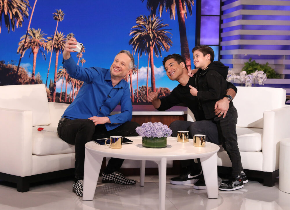 Zauberer und Digitaler Show Act Simon Pierro bei der Ellen DeGeneres Show mit Mario Lopez