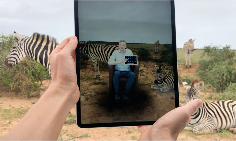 iPad Magier Simon Pierro mit AR App in Südafrika
